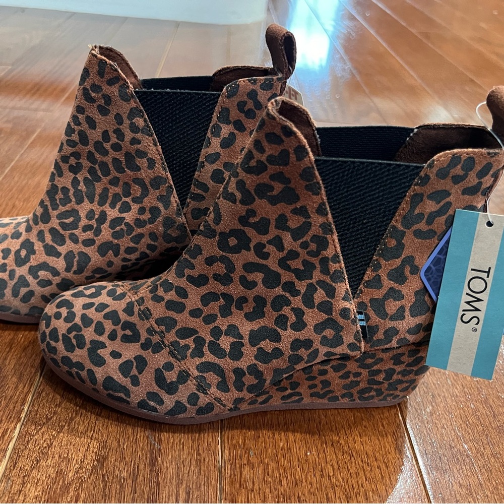 Brand new Toms wedge boots